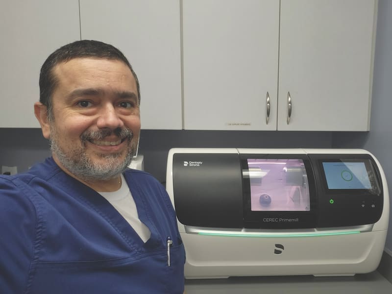 Doctor Jayme Oliveira with 3D printer in the background