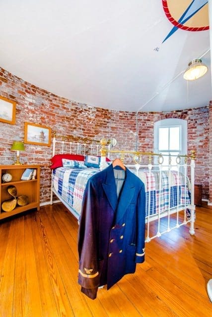 middle ground lighthouse bedroom