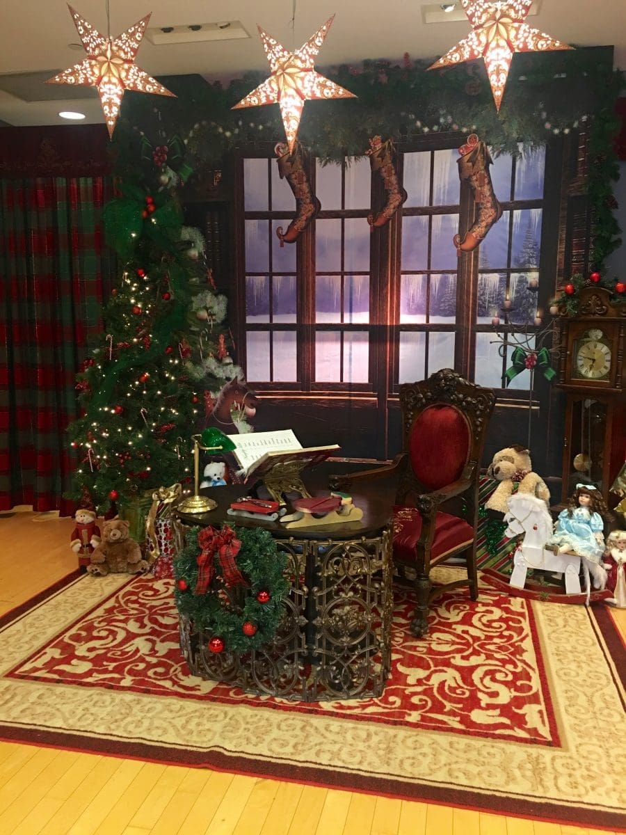 Town Center of Virginia Beach, Santa's Cottage